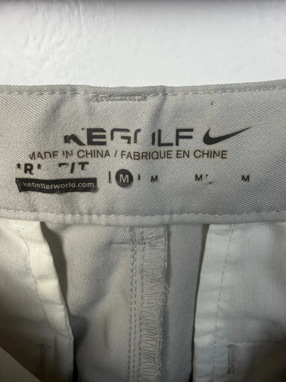 Nike boy’s Flat Front Golf Shorts in Light Khaki adjustable waist size medium